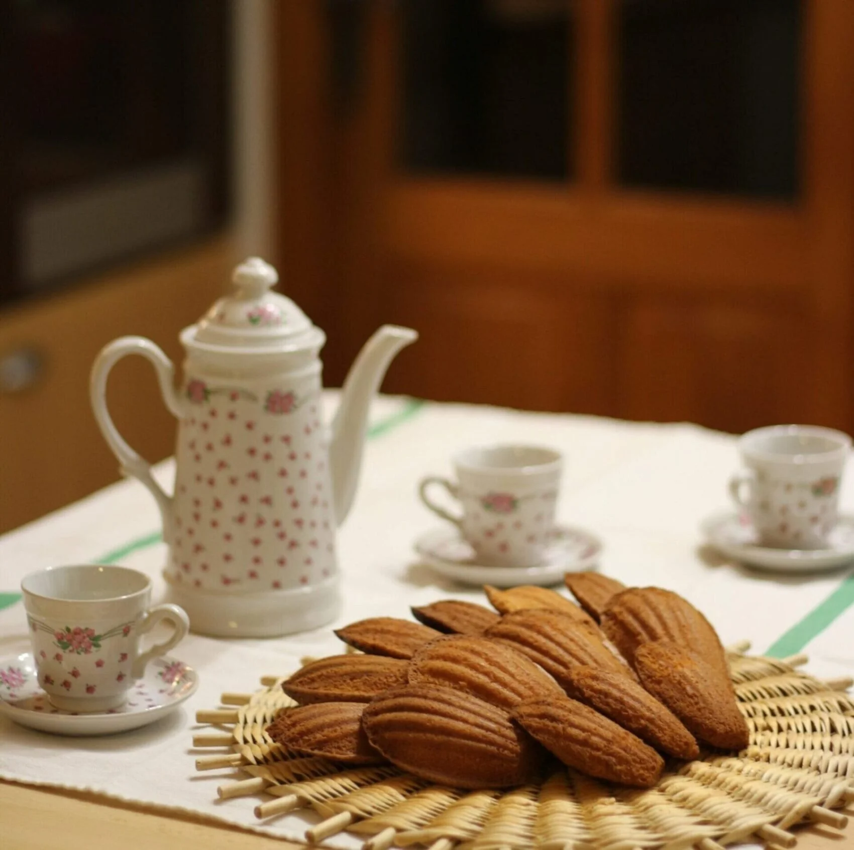 A plate of madeleine and a tea set