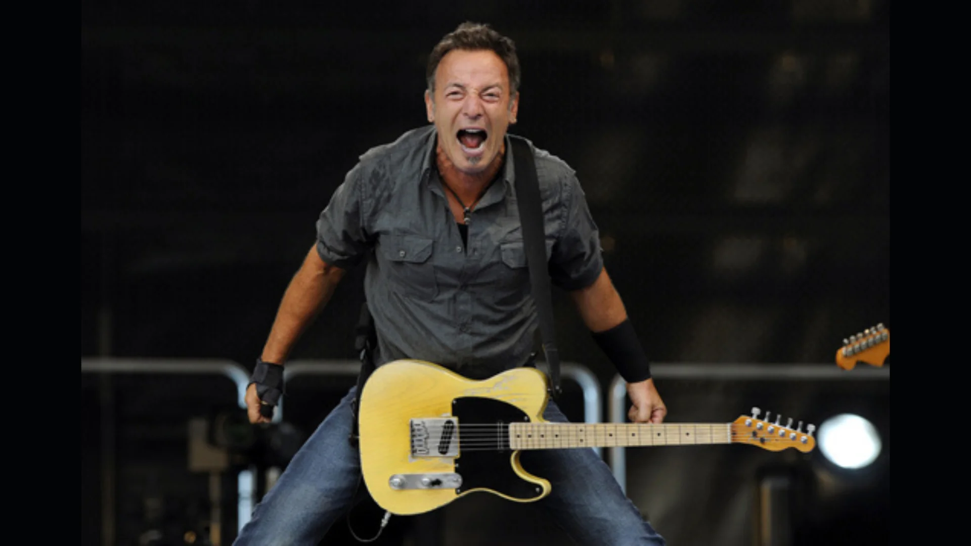 Bruce Springsteen e il primo concerto dopo la vittoria di Trump | A Toronto il Boss fa parlare la musica