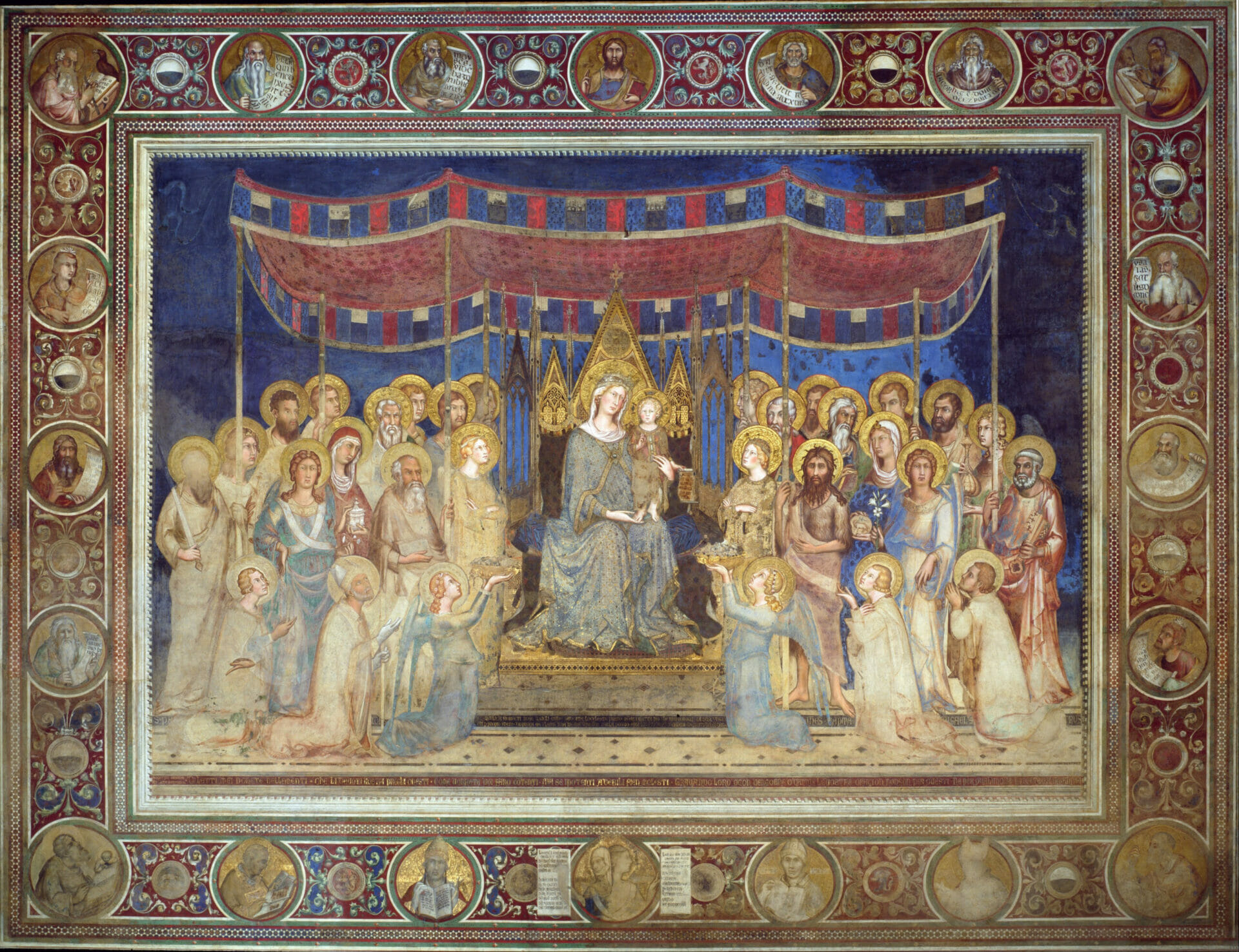 In the Majesty of Simone Martini, Mary and the Saints talk so that everyone can understand. They seek dialogue and contact with the faithful, but above all, with citizens.