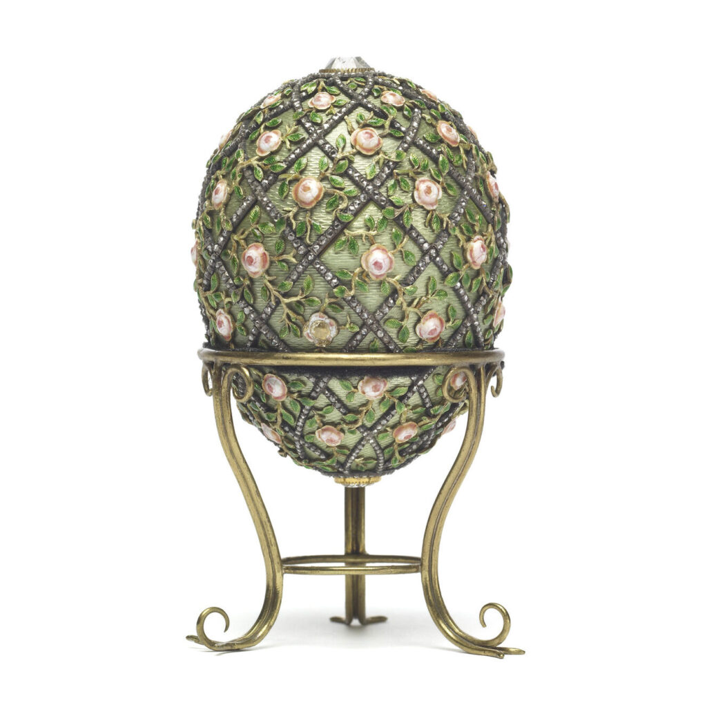 Egg bower of roses, Peter Carl Fabergé, 1907, image courtesy of the Walters Art Gallery of Baltimora.