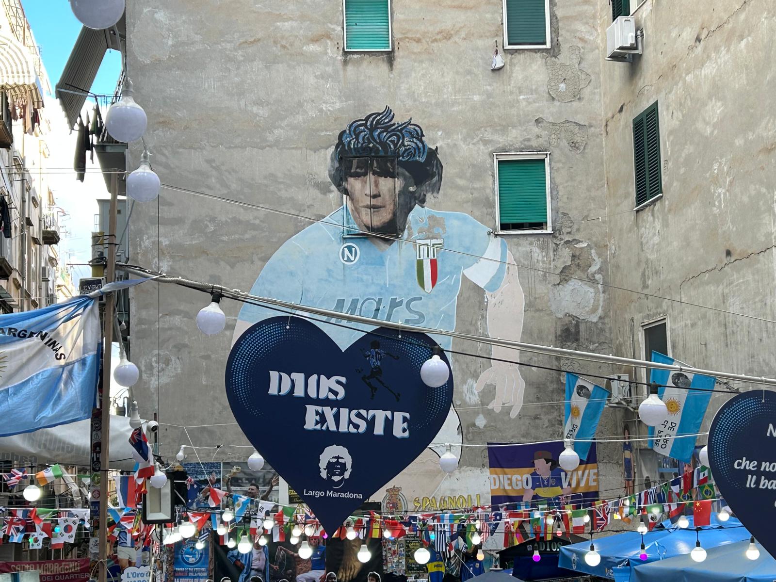 Napoli, il miracolo del murale di Maradona | Turismo e rinascita nei Quartieri Spagnoli