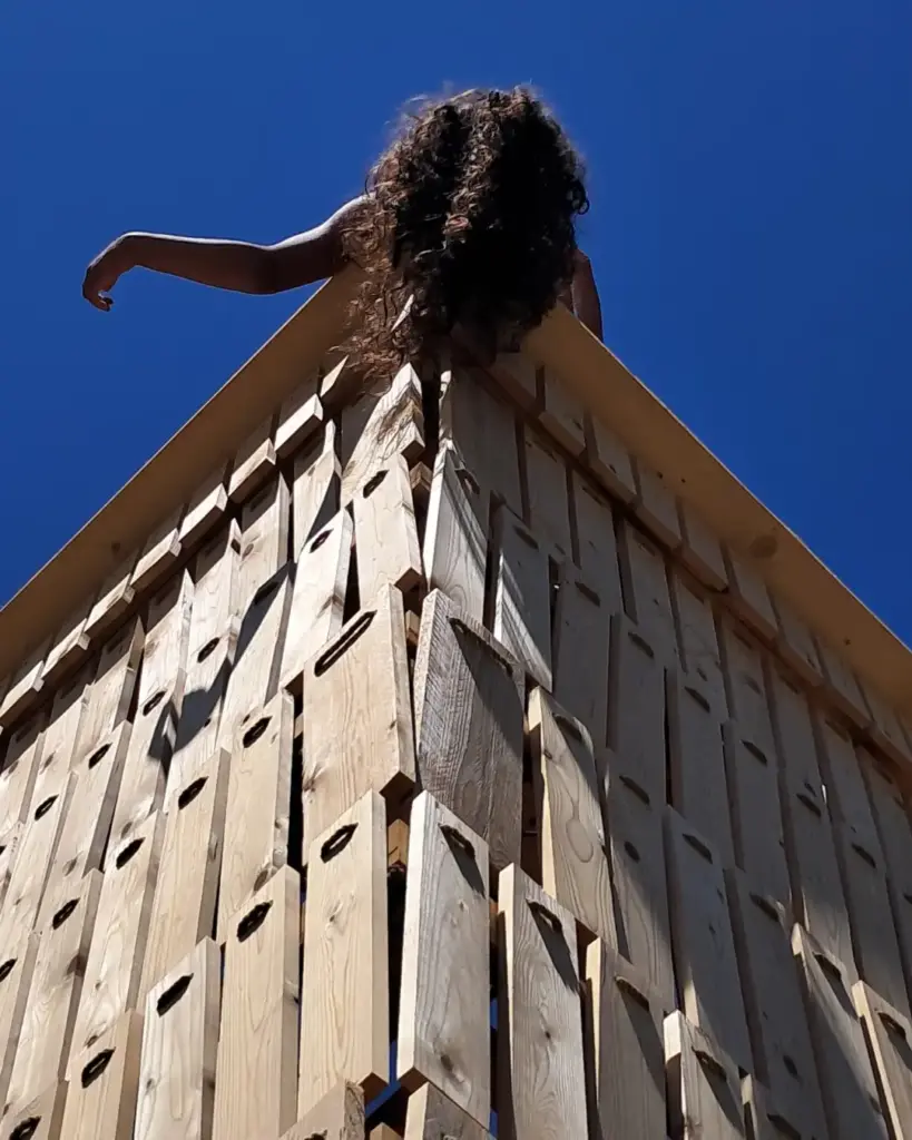 In Lunano, NUBÌVAGA, a site-specific performance by Aurora Profili, will take shape starting from one of the Festival's microarchitectures.
Image courtesy of Hangartfest